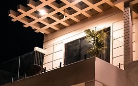 Saya'S Abode - Railview Suites
